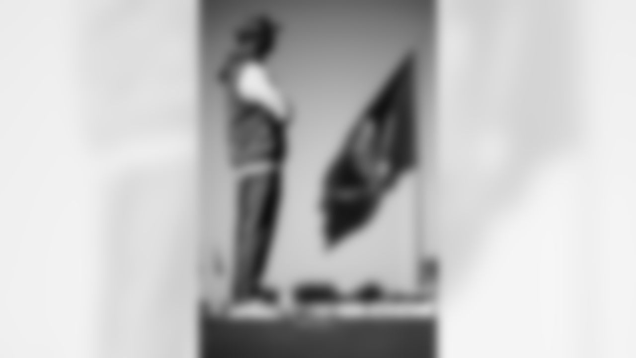 TAMPA, FL - December 24, 2025 - Offensive Coordinator Josh Grizzard of the Tampa Bay Buccaneers during practice at AdventHealth Training Center. Photo By Kyle Zedaker/Tampa Bay Buccaneers