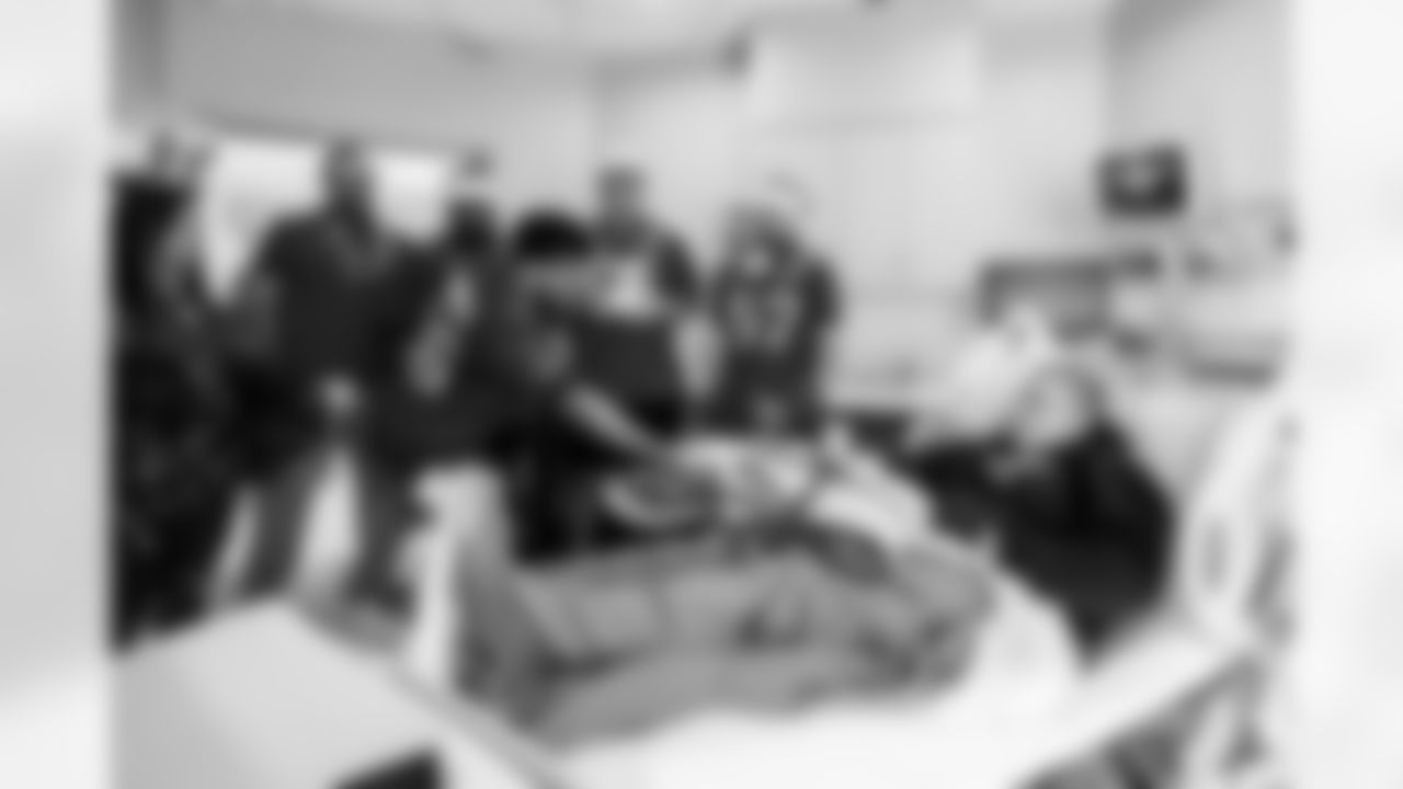 ST. PETERSBURG, FL - December 16, 2025 - Rookie Club visit to Johns Hopkins All Children's Hospital. Photo By Tori Richman/Tampa Bay Buccaneers