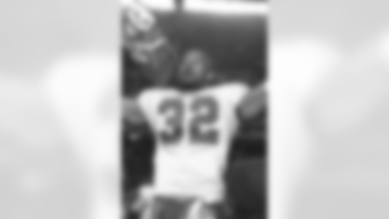 PHILADELPHIA, PA - JANUARY 19: Running back Michael Pitman #32 of the Tampa Bay Buccaneers during the post game celebration on the field at the NFC Championship Game at Veterans Stadium on January 19, 2003 in Philadelphia, Pennsylvania. The Buccaneers won 27-10. (Chris Sonnenblick/Tampa Bay Buccaneers)