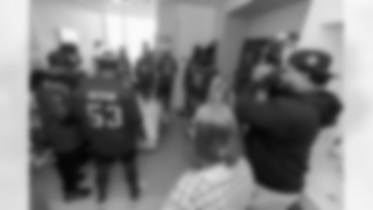 TAMPA, FL - October 14, 2025 - Defensive Tackle Vita Vea #50 of the Tampa Bay Buccaneers during a Rookie Club visit to Moffitt Cancer Center. Photo By Doug DeFelice/Tampa Bay Buccaneers