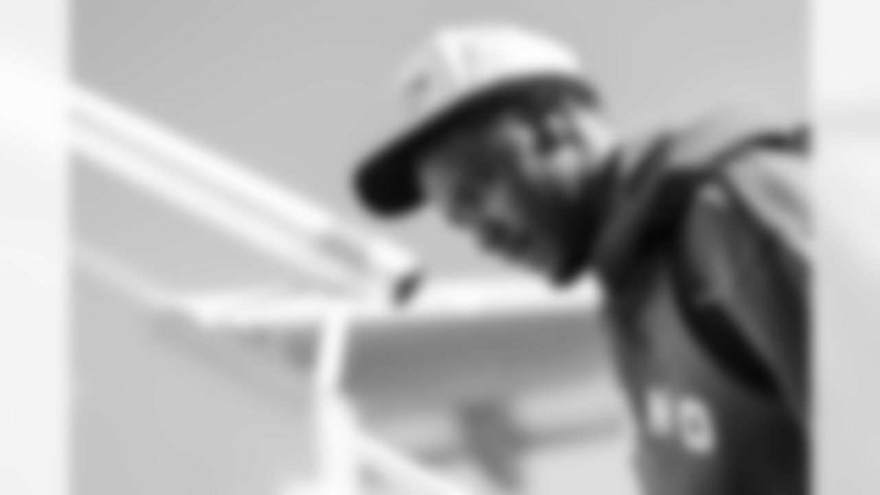 TAMPA, FL - November 15, 2025 - Cornerback Benjamin Morrison #21 of the Tampa Bay Buccaneers departs before the Bucs' game against the Buffalo Bills. Photo By Tori Richman/Tampa Bay Buccaneers