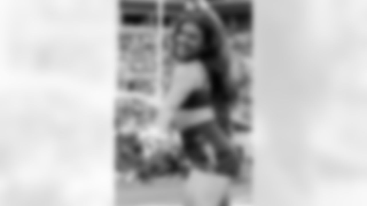 TAMPA, FL - November 09, 2025 - Tampa Bay Buccaneers Cheerleaders during the game between the New England Patriots and Tampa Bay Buccaneers. The Bucs lost the game, 28-23. Photo By Doug DeFelice/Tampa Bay Buccaneers