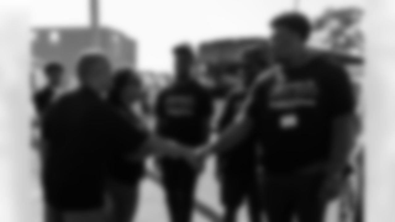 TAMPA, FL - November 18, 2025 - Defensive Lineman Elijah Roberts #95 of the Tampa Bay Buccaneers during a home build with Habitat for Humanity of Tampa Bay Hillsborough. Photo By Doug DeFelice/Tampa Bay Buccaneers