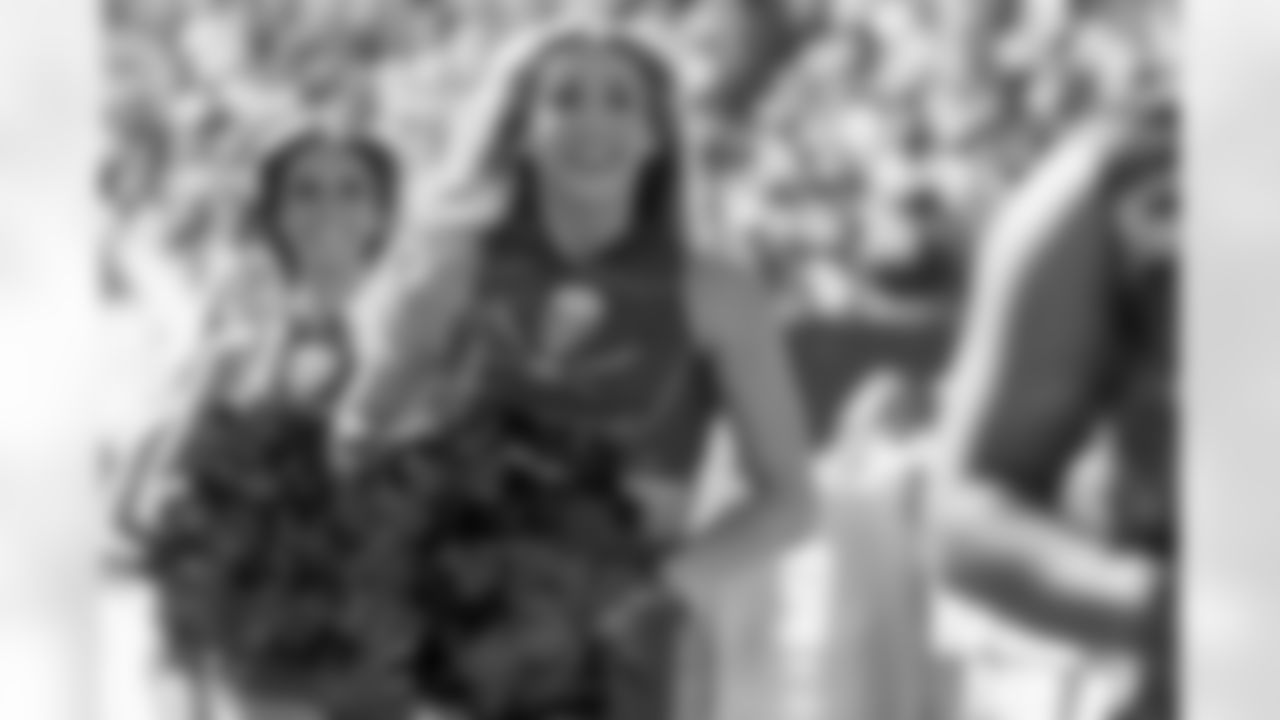 TAMPA, FL - November 30, 2025 - Tampa Bay Buccaneers Cheerleaders during the game between the Arizona Cardinals and Tampa Bay Buccaneers. The Bucs won the game, 20-17. Photo By Doug DeFelice/Tampa Bay Buccaneers