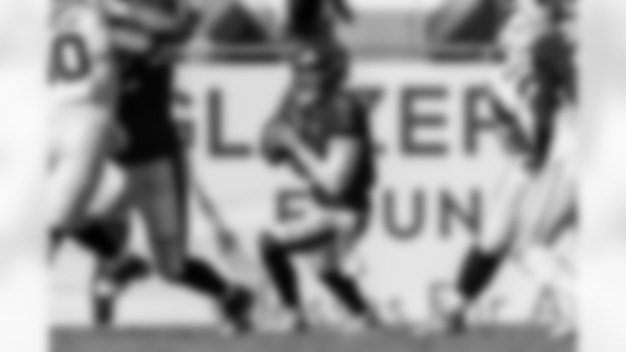 TAMPA, FL - November 30, 2025 - Quarterback Baker Mayfield #6 of the Tampa Bay Buccaneers during the game between the Arizona Cardinals and Tampa Bay Buccaneers. The Bucs won the game, 20-17. Photo By Mike Carlson/Tampa Bay Buccaneers