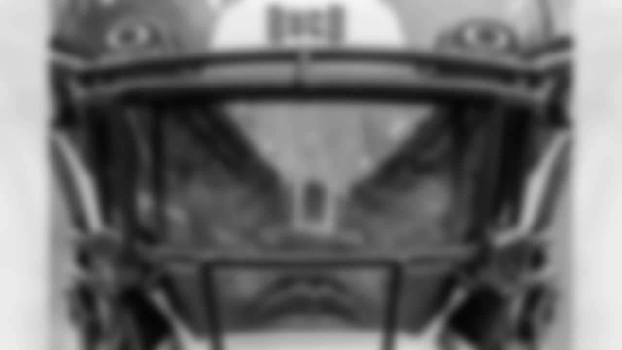 TAMPA, FL - November 09, 2025 - Running Back Rachaad White #1 of the Tampa Bay Buccaneers before the game between the New England Patriots and Tampa Bay Buccaneers. The Bucs lost the game, 28-23. Photo By Doug DeFelice/Tampa Bay Buccaneers