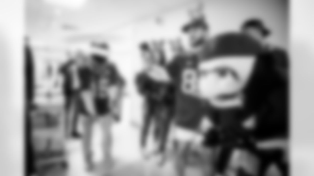 ST. PETERSBURG, FL - December 16, 2025 - Rookie Club visit to Johns Hopkins All Children's Hospital. Photo By Tori Richman/Tampa Bay Buccaneers