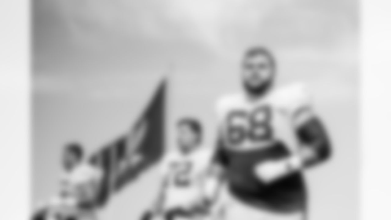 TAMPA, FL - September 18, 2025 - Guard Ben Bredeson #68 of the Tampa Bay Buccaneers during practice at AdventHealth Training Center. Photo By Tori Richman/Tampa Bay Buccaneers