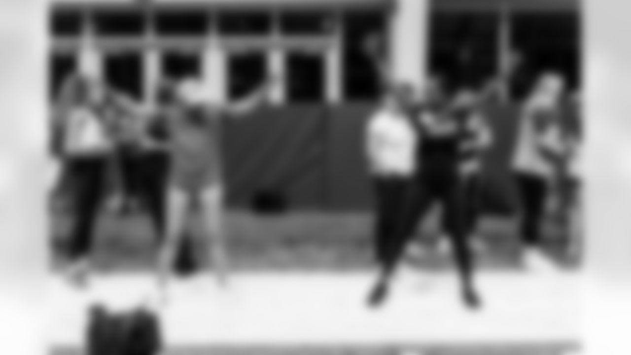 TAMPA, FL - November 19, 2025 - Tampa Bay Buccaneers Cheerleaders and Alumni during Field Rehearsal at AdventHealth Training Center. Photo By Tori Richman/Tampa Bay Buccaneers