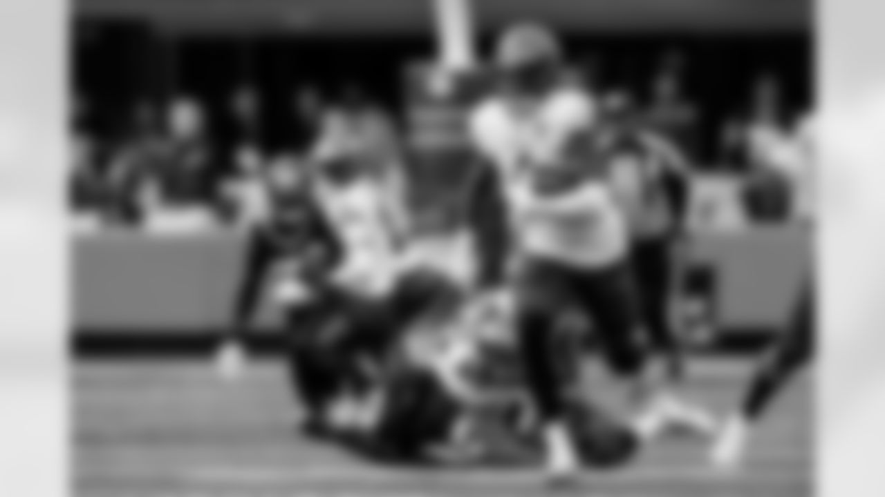 CHARLOTTE, NC - December 21, 2025 - Running Back Rachaad White #1 of the Tampa Bay Buccaneers during the game between the Tampa Bay Buccaneers and Carolina Panthers. The Bucs lost the game, 23-20. Photo By Tori Richman/Tampa Bay Buccaneers