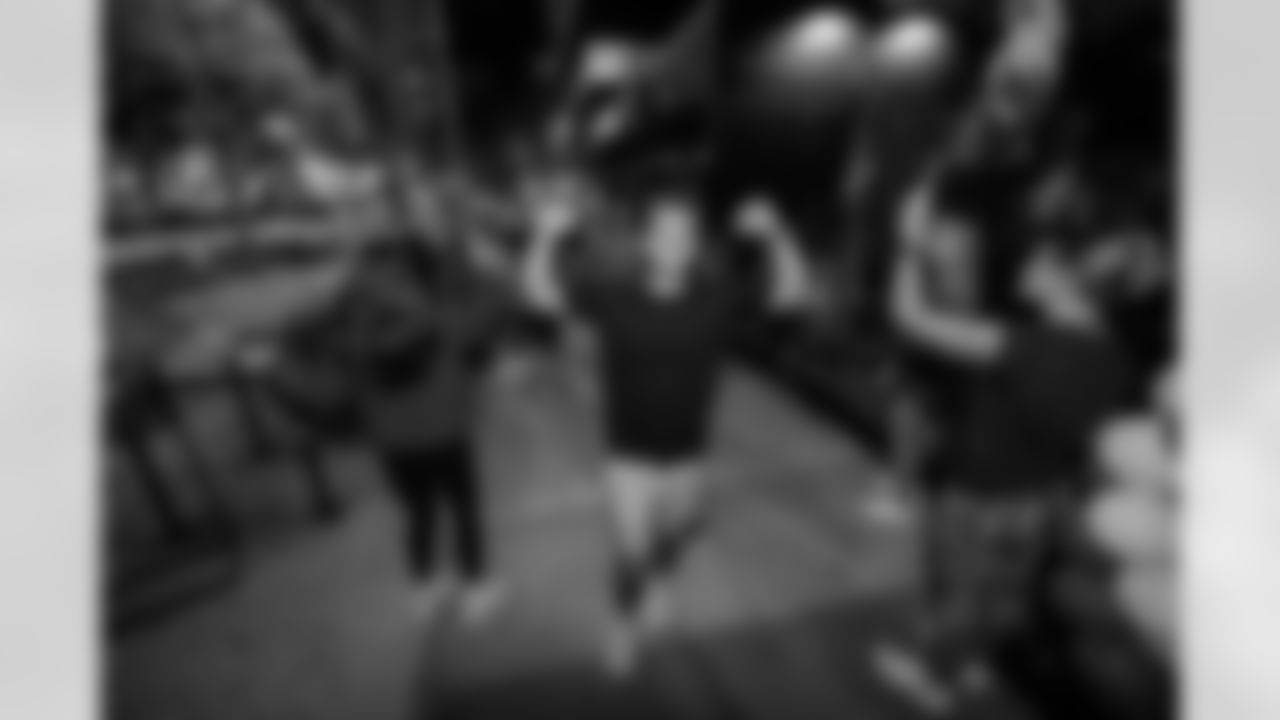 ST. PETERSBURG, FL - November 13, 2025 - Participants finish the run during "Bucs Run" Raise The Flags event with Pinellas Run Club at Park & Rec in St. Petersburg. Photo By Doug DeFelice/Tampa Bay Buccaneers