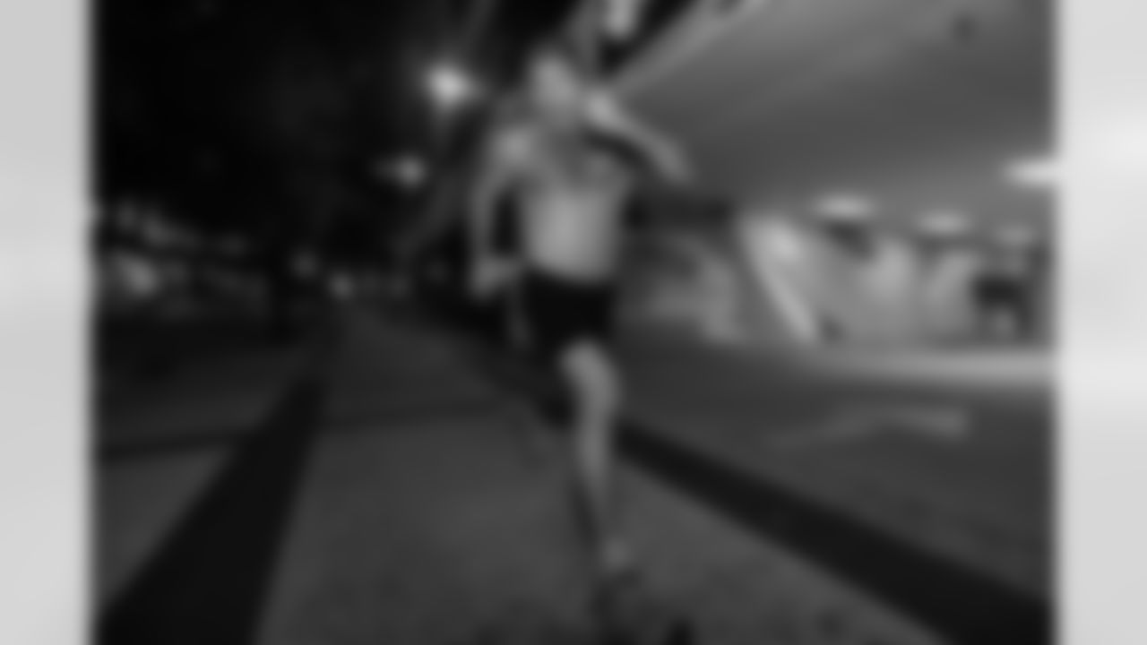 ST. PETERSBURG, FL - November 13, 2025 - Participants during "Bucs Run" Raise The Flags event with Pinellas Run Club at Park & Rec in St. Petersburg. Photo By Doug DeFelice/Tampa Bay Buccaneers