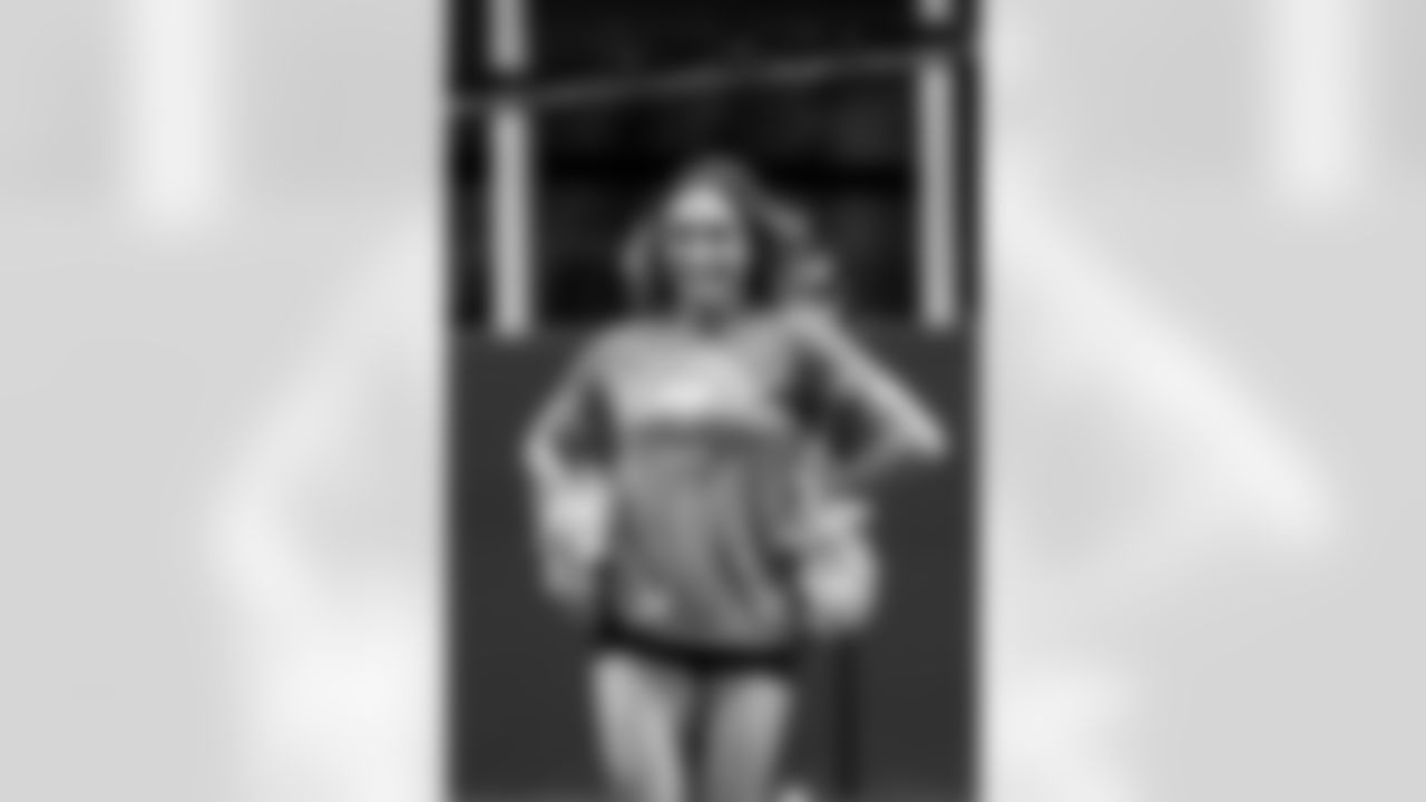 TAMPA, FL - November 06, 2025 - Tampa Bay Buccaneers Cheerleaders during Field Rehearsal at AdventHealth Training Center. Photo By Tori Richman/Tampa Bay Buccaneers