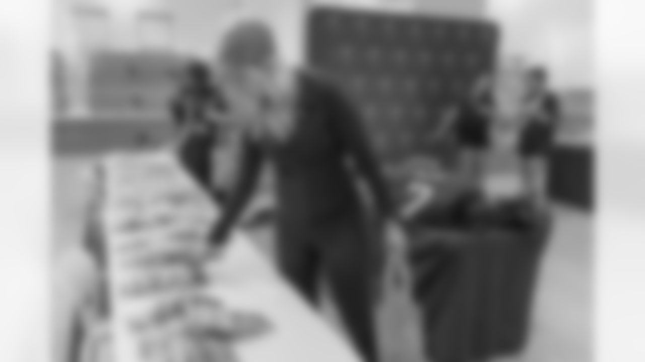 TAMPA, FL - December 06, 2025 - She is Football Bayshore Walk: Raise The Flags event with Bayshore Breakfast Club and Tampa Girls Social & Wellness at Hyde House Public Studio. Photo By Mike Carlson/Tampa Bay Buccaneers