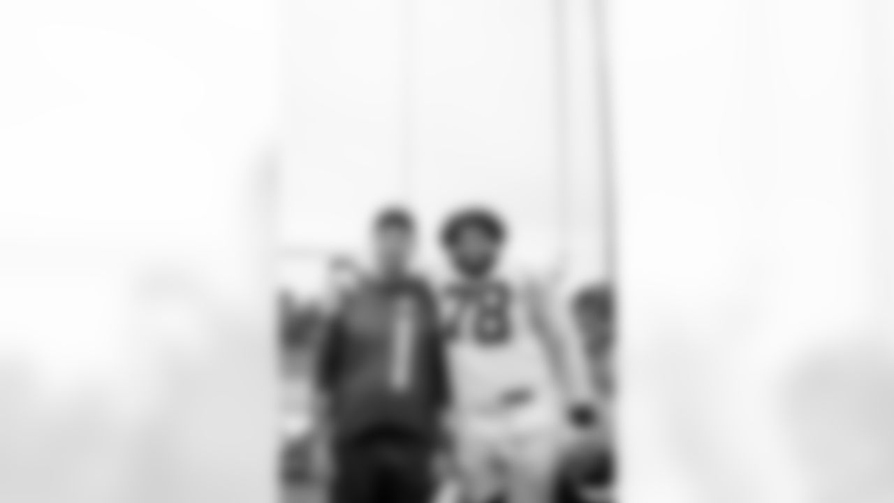 TAMPA, FL - November 06, 2025 - Run Game Coordinator/Offensive Line Coach Kevin Carberry and Tackle Tristan Wirfs #78 of the Tampa Bay Buccaneers during practice at AdventHealth Training Center. Photo By Tori Richman/Tampa Bay Buccaneers