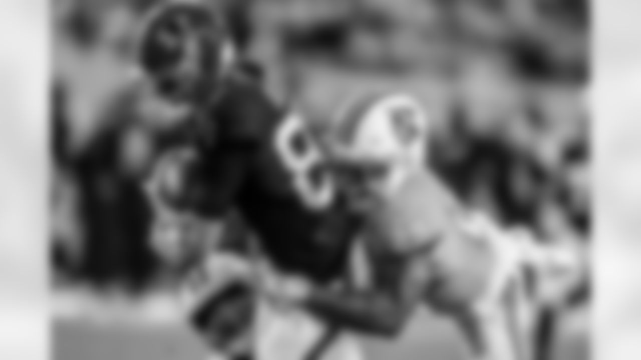 TAMPA, FL - December 11, 2025 - The Tampa Bay Buccaneers and Atlanta Falcons during a regular season game at Raymond James Stadium. The Bucs lost the game, 29-28. Photo By Mike Carlson/Tampa Bay Buccaneers