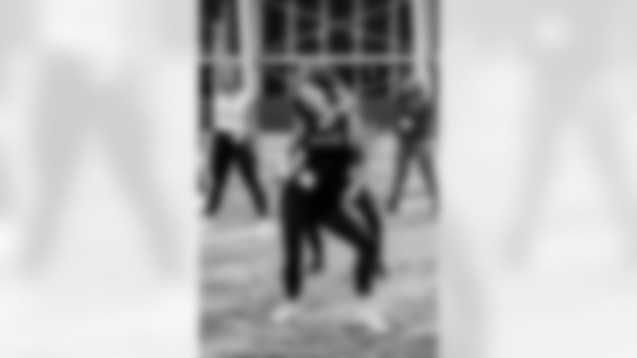 TAMPA, FL - November 19, 2025 - Tampa Bay Buccaneers Cheerleaders and Alumni during Field Rehearsal at AdventHealth Training Center. Photo By Tori Richman/Tampa Bay Buccaneers