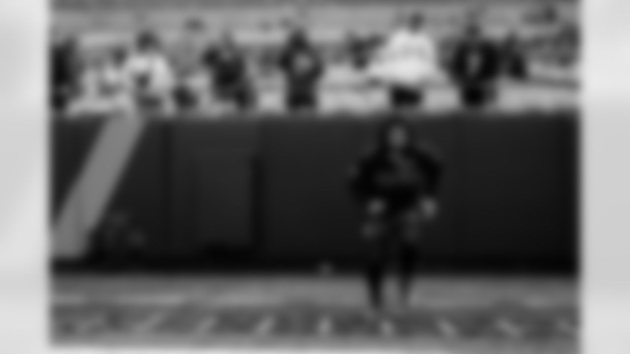 CHARLOTTE, NC - December 21, 2025 - Safety Antoine Winfield Jr. #31 of the Tampa Bay Buccaneers before the game between the Tampa Bay Buccaneers and Carolina Panthers. The Bucs lost the game, 23-20. Photo By Tori Richman/Tampa Bay Buccaneers