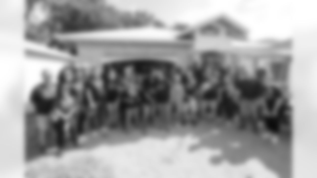 TAMPA, FL - November 18, 2025 - A group photo during a home build with Habitat for Humanity of Tampa Bay Hillsborough. Photo By Doug DeFelice/Tampa Bay Buccaneers