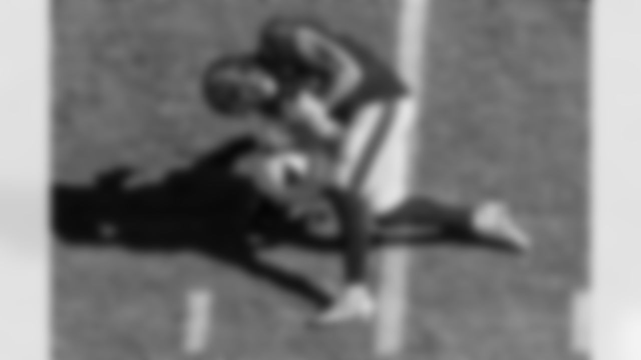 TAMPA, FL - November 30, 2025 - Tight End Payne Durham #87 of the Tampa Bay Buccaneers during the game between the Arizona Cardinals and Tampa Bay Buccaneers. The Bucs won the game, 20-17. Photo By Mike Carlson/Tampa Bay Buccaneers