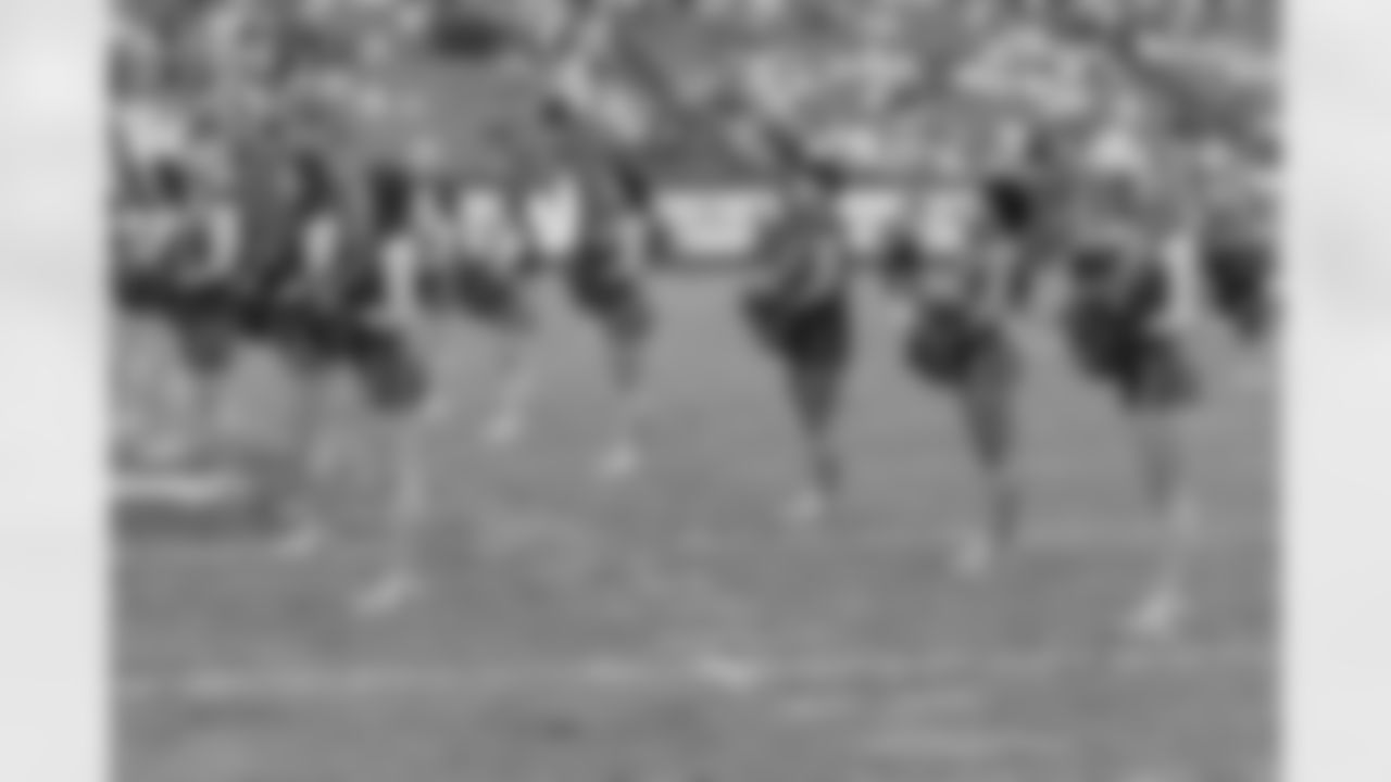 TAMPA, FL - December 07, 2025 - The Tampa Bay Buccaneers and New Orleans Saints during a regular season game at Raymond James Stadium. The Bucs lost the game, 24-20. Photo By Doug DeFelice/Tampa Bay Buccaneers