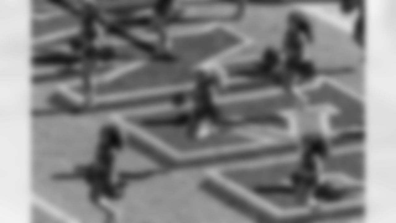 TAMPA, FL - November 30, 2025 - Tampa Bay Buccaneers Cheerleaders during the game between the Arizona Cardinals and Tampa Bay Buccaneers. The Bucs won the game, 20-17. Photo By Mike Carlson/Tampa Bay Buccaneers