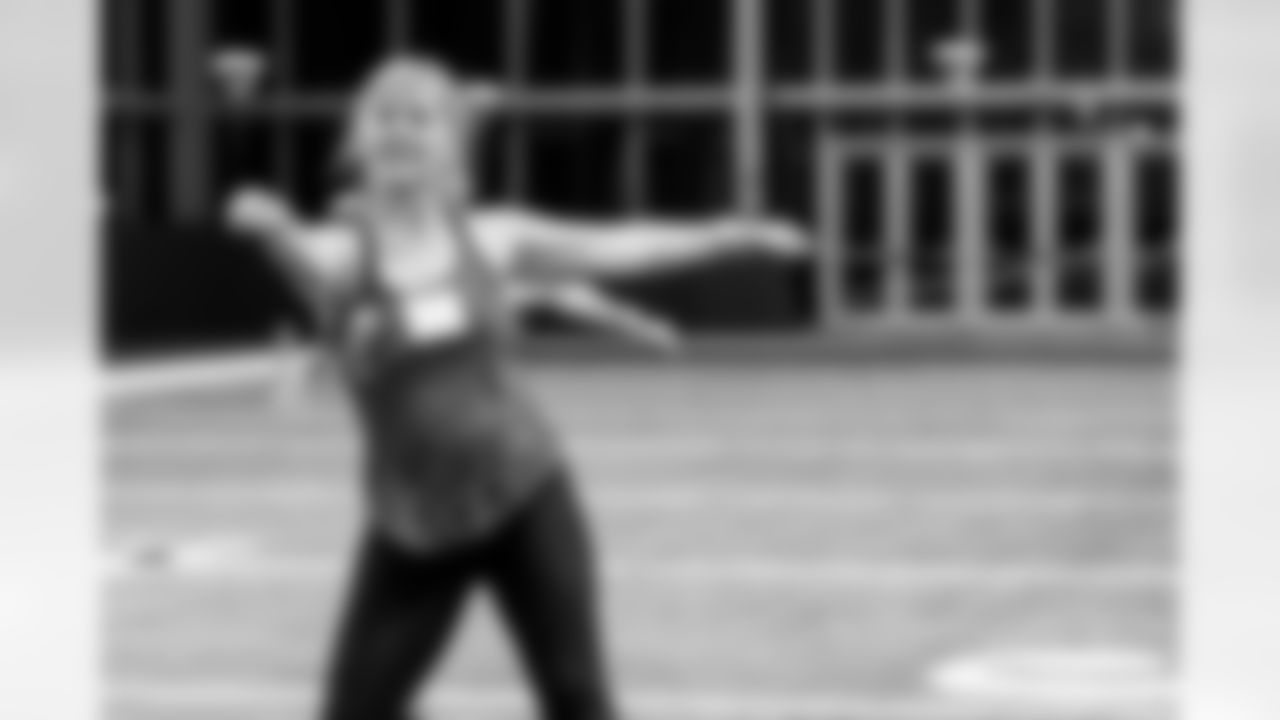 TAMPA, FL - November 19, 2025 - Tampa Bay Buccaneers Cheerleaders and Alumni during Field Rehearsal at AdventHealth Training Center. Photo By Tori Richman/Tampa Bay Buccaneers