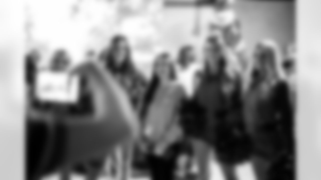 TAMPA, FL - December 15, 2025 - The Tampa Bay Buccaneers offensive line hosts the annual 'O-Line Lights Up Christmas' event providing holiday shopping sprees for local children. Photo By Kyle Zedaker/Tampa Bay Buccaneers