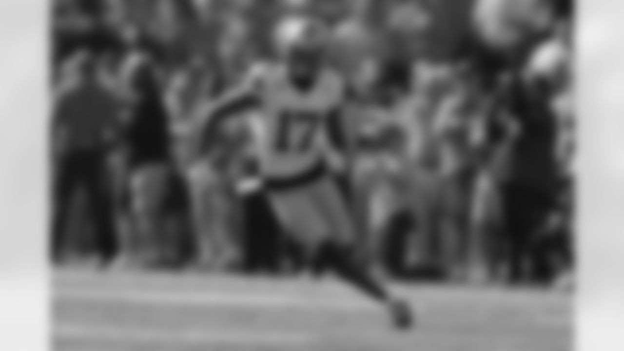 Ohio State wide receiver Carnell Tate (17) runs up field during an NCAA football game on Saturday, Oct. 11, 2025, in Champaign, Ill. (AP Photo/Melissa Tamez)