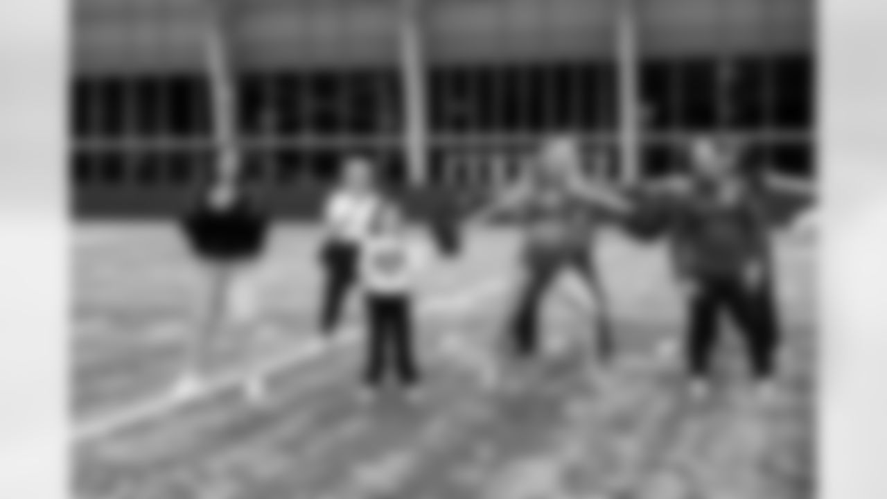 TAMPA, FL - January 02, 2026 - Tampa Bay Buccaneers Cheerleaders field rehearsal at AdventHealth Training Center. Photo By Tori Richman/Tampa Bay Buccaneers