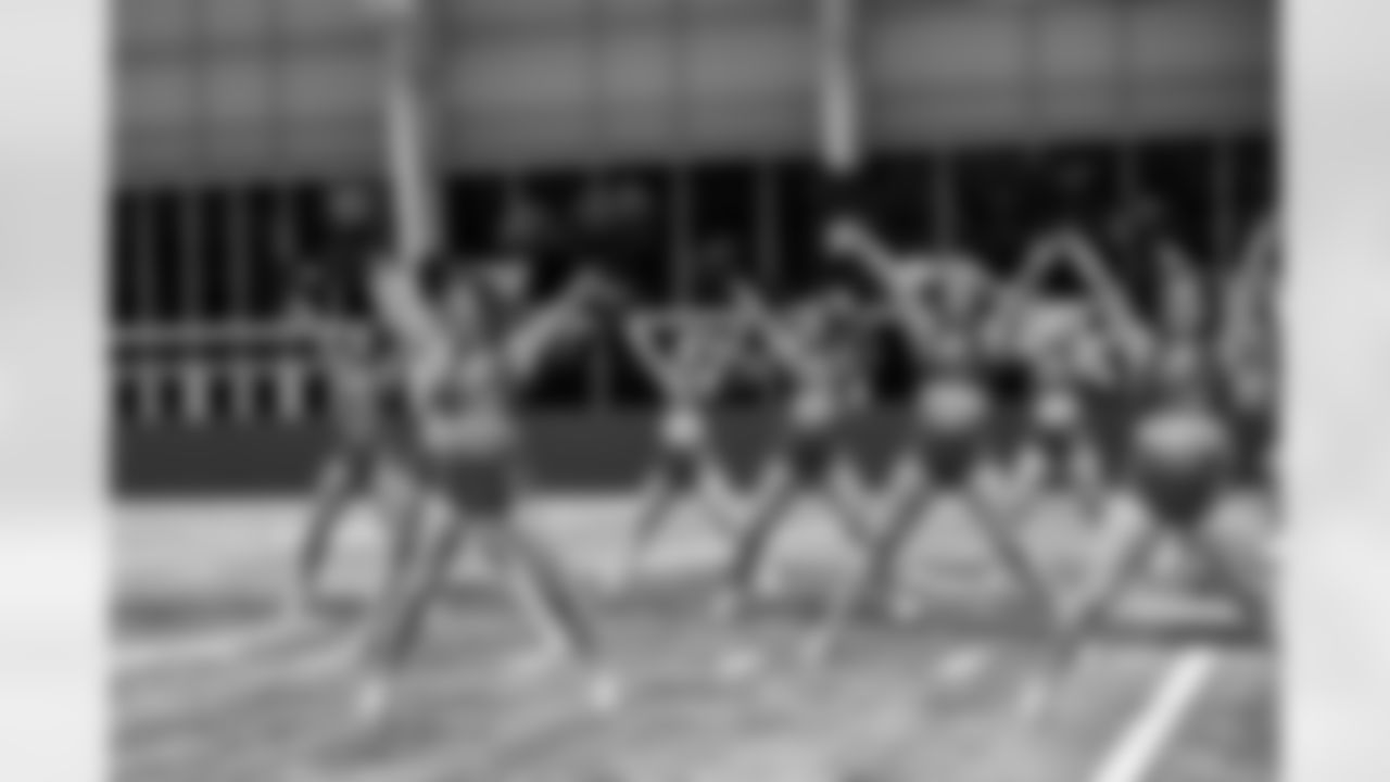 TAMPA, FL - January 02, 2026 - Tampa Bay Buccaneers Cheerleaders field rehearsal at AdventHealth Training Center. Photo By Tori Richman/Tampa Bay Buccaneers