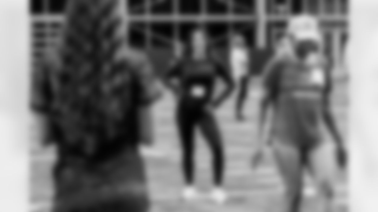 TAMPA, FL - November 19, 2025 - Tampa Bay Buccaneers Cheerleaders and Alumni during Field Rehearsal at AdventHealth Training Center. Photo By Tori Richman/Tampa Bay Buccaneers