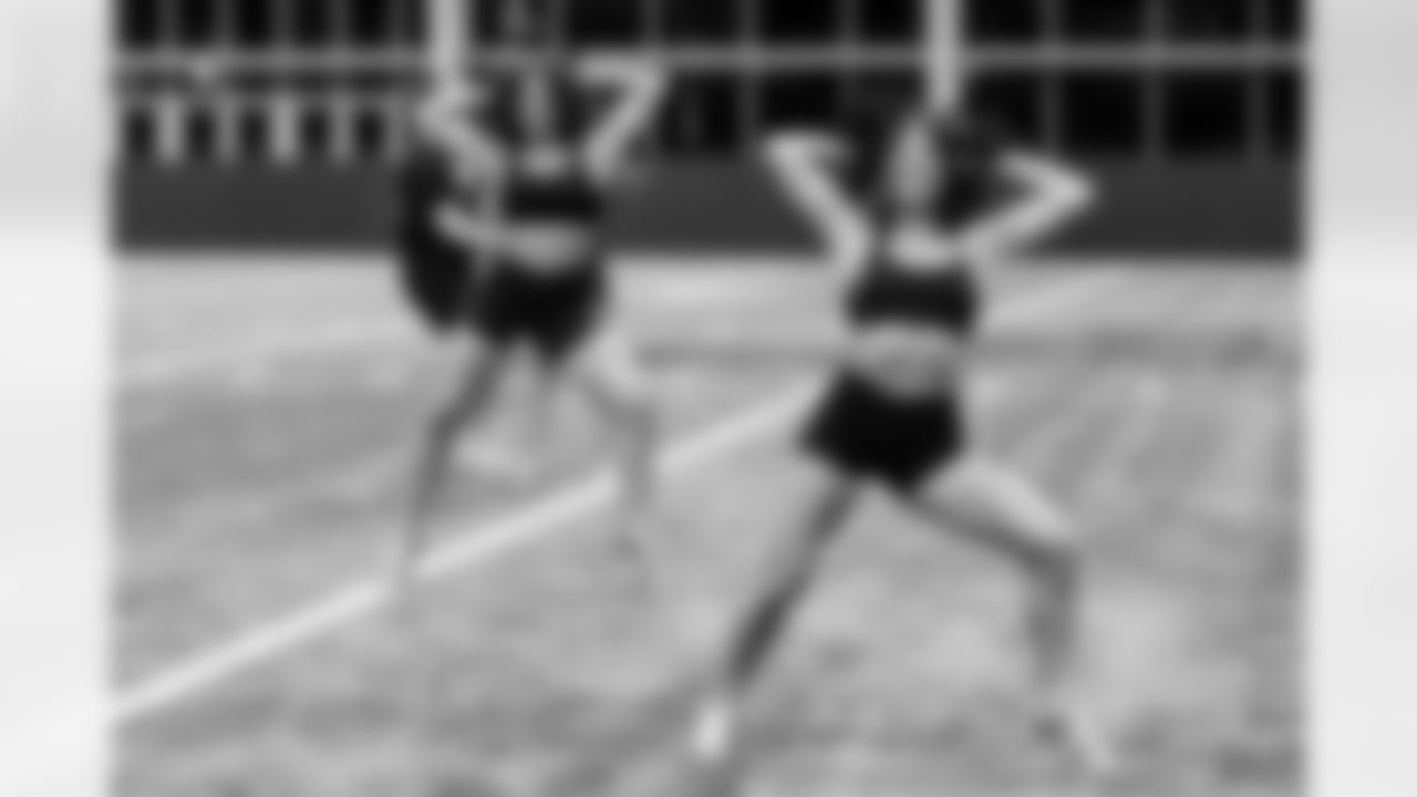 TAMPA, FL - November 20, 2025 - Tampa Bay Buccaneers Cheerleaders during Field Rehearsal at AdventHealth Training Center. Photo By Tori Richman/Tampa Bay Buccaneers