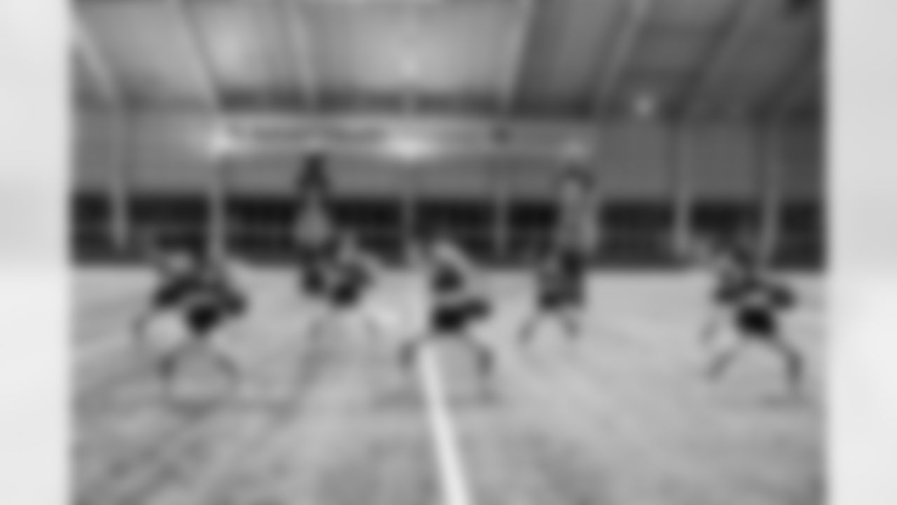 TAMPA, FL - November 20, 2025 - Tampa Bay Buccaneers Cheerleaders during Field Rehearsal at AdventHealth Training Center. Photo By Tori Richman/Tampa Bay Buccaneers