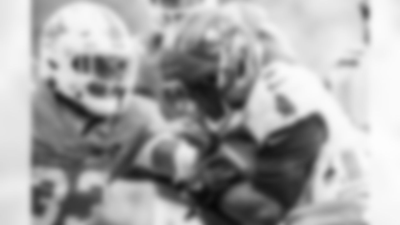 MIAMI GARDENS, FL - December 28, 2025 - Running Back Bucky Irving #7 of the Tampa Bay Buccaneers during the game between the Tampa Bay Buccaneers and Miami Dolphins. The Bucs lost the game, 20-17. Photo By Kyle Zedaker/Tampa Bay Buccaneers