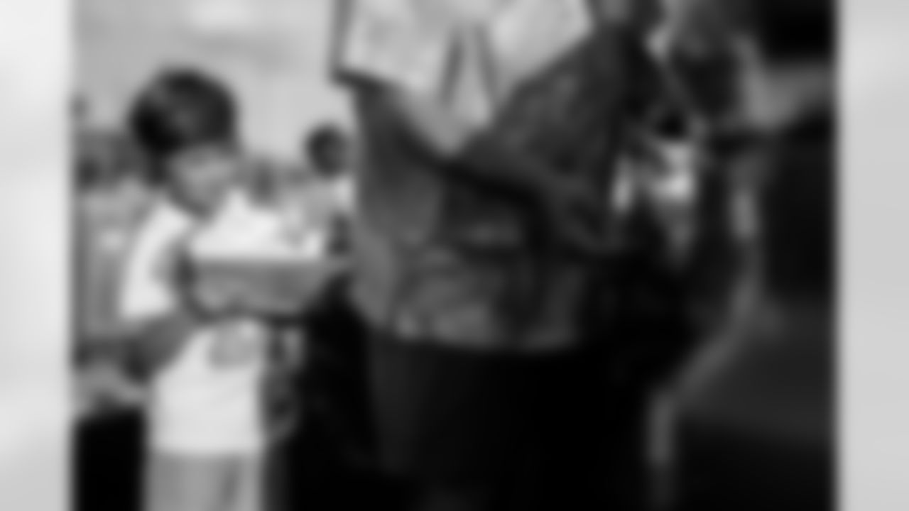 TAMPA, FL - November 25, 2025 - Volunteers during Turkey Time with the O-Line. Photo By Kyle Zedaker/Tampa Bay Buccaneers