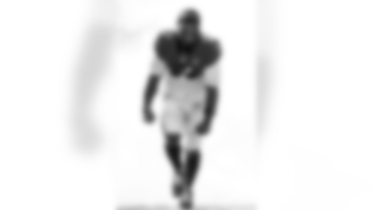 TAMPA, FL - November 30, 2025 - Running Back Bucky Irving #7 of the Tampa Bay Buccaneers before the game between the Arizona Cardinals and Tampa Bay Buccaneers. The Bucs won the game, 20-17. Photo By Doug DeFelice/Tampa Bay Buccaneers