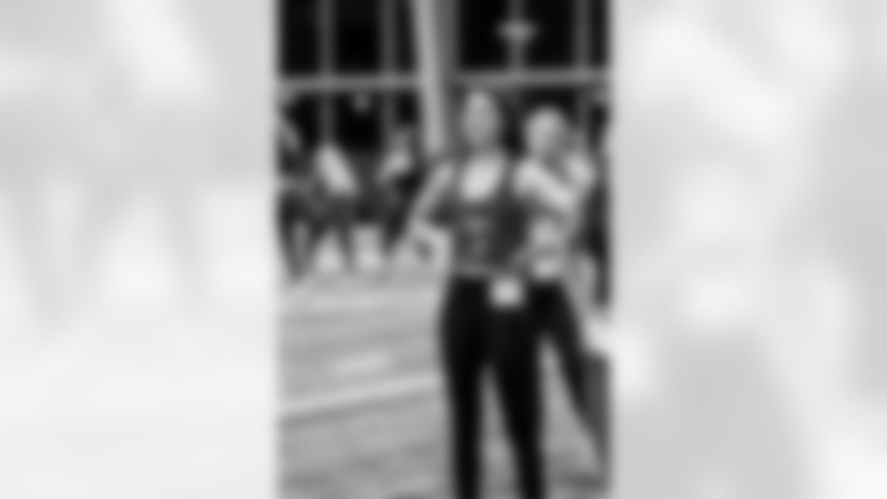 TAMPA, FL - November 19, 2025 - Tampa Bay Buccaneers Cheerleaders and Alumni during Field Rehearsal at AdventHealth Training Center. Photo By Tori Richman/Tampa Bay Buccaneers