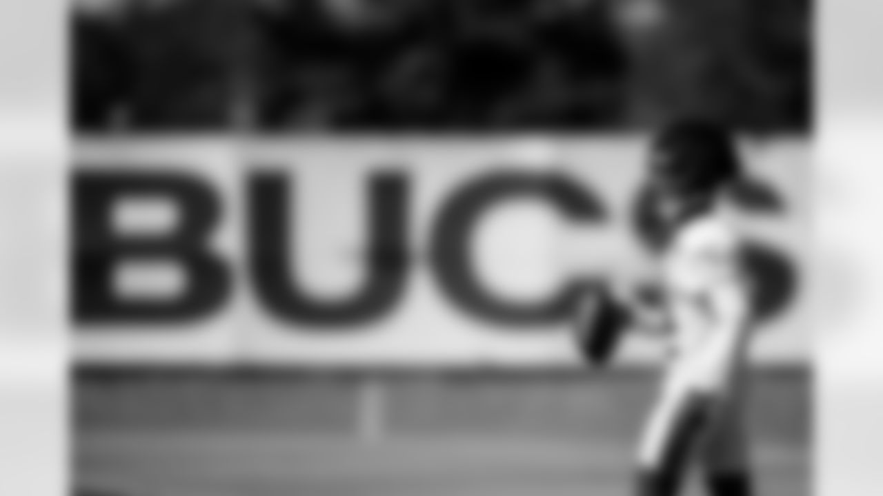 TAMPA, FL - November 13, 2025 - Cornerback Benjamin Morrison #21 of the Tampa Bay Buccaneers during practice at AdventHealth Training Center. Photo By Kyle Zedaker/Tampa Bay Buccaneers