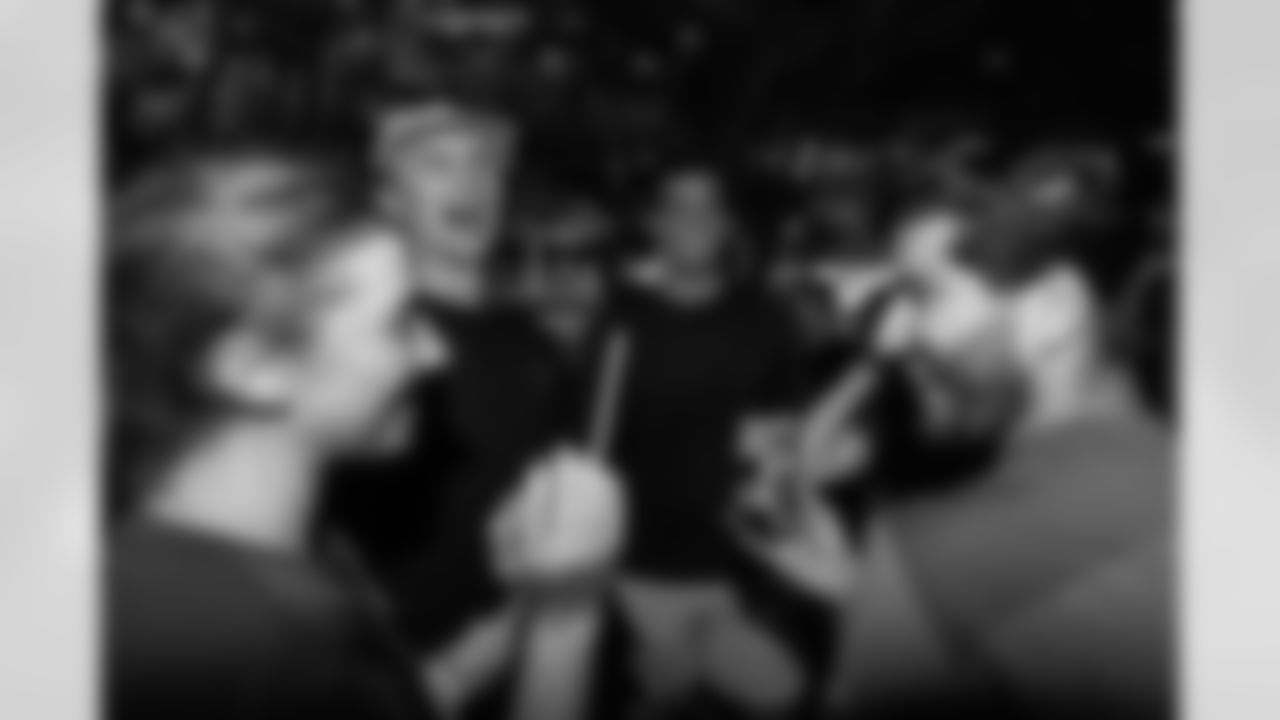 ST. PETERSBURG, FL - November 13, 2025 - Participants during "Bucs Run" Raise The Flags event with Pinellas Run Club at Park & Rec in St. Petersburg. Photo By Doug DeFelice/Tampa Bay Buccaneers