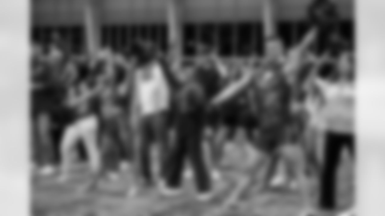 TAMPA, FL - January 02, 2026 - Tampa Bay Buccaneers Cheerleaders field rehearsal at AdventHealth Training Center. Photo By Tori Richman/Tampa Bay Buccaneers