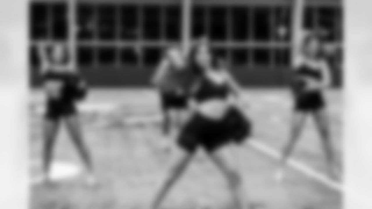 TAMPA, FL - November 20, 2025 - Tampa Bay Buccaneers Cheerleaders during Field Rehearsal at AdventHealth Training Center. Photo By Tori Richman/Tampa Bay Buccaneers