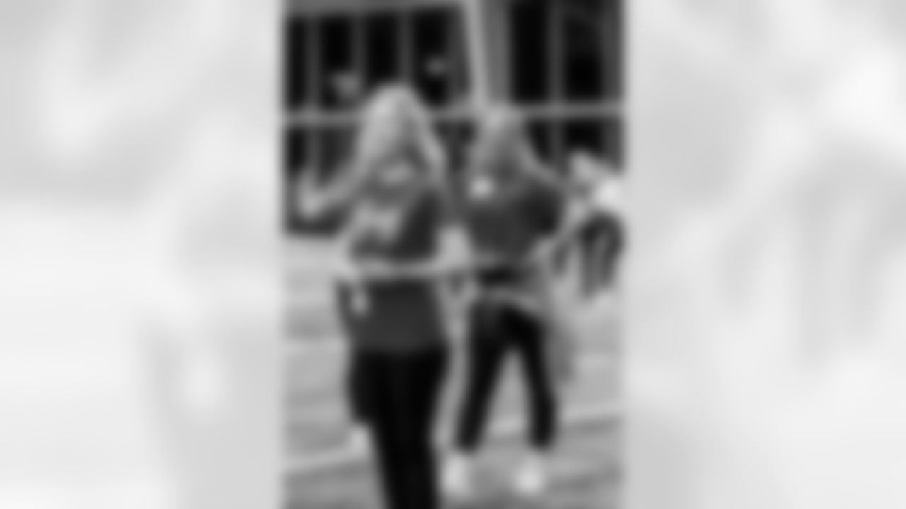 TAMPA, FL - November 19, 2025 - Tampa Bay Buccaneers Cheerleaders and Alumni during Field Rehearsal at AdventHealth Training Center. Photo By Tori Richman/Tampa Bay Buccaneers