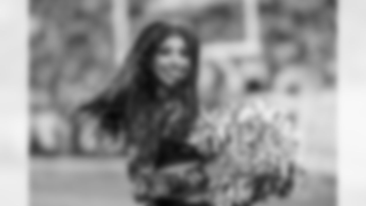 TAMPA, FL - November 09, 2025 - Tampa Bay Buccaneers Cheerleaders during the game between the New England Patriots and Tampa Bay Buccaneers. The Bucs lost the game, 28-23. Photo By Tori Richman/Tampa Bay Buccaneers