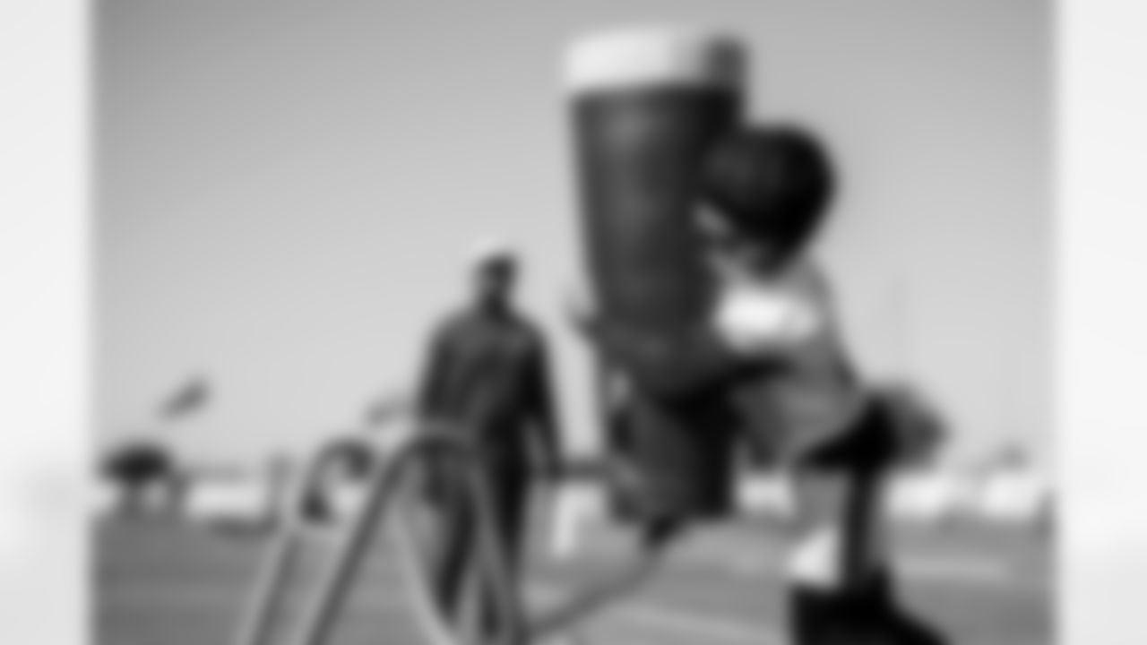 TAMPA, FL - November 20, 2025 - Cornerback Benjamin Morrison #21 of the Tampa Bay Buccaneers during practice at AdventHealth Training Center. Photo By Tori Richman/Tampa Bay Buccaneers