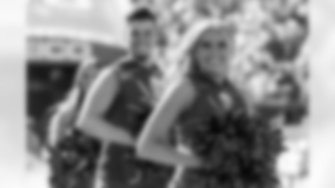 TAMPA, FL - November 30, 2025 - Tampa Bay Buccaneers Cheerleaders during the game between the Arizona Cardinals and Tampa Bay Buccaneers. The Bucs won the game, 20-17. Photo By Doug DeFelice/Tampa Bay Buccaneers