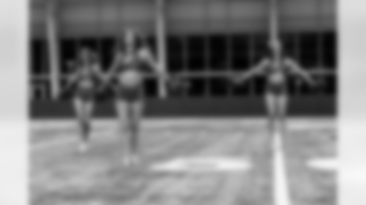 TAMPA, FL - January 02, 2026 - Tampa Bay Buccaneers Cheerleaders field rehearsal at AdventHealth Training Center. Photo By Tori Richman/Tampa Bay Buccaneers