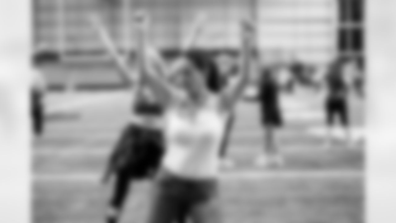 TAMPA, FL - November 19, 2025 - Tampa Bay Buccaneers Cheerleaders and Alumni during Field Rehearsal at AdventHealth Training Center. Photo By Tori Richman/Tampa Bay Buccaneers