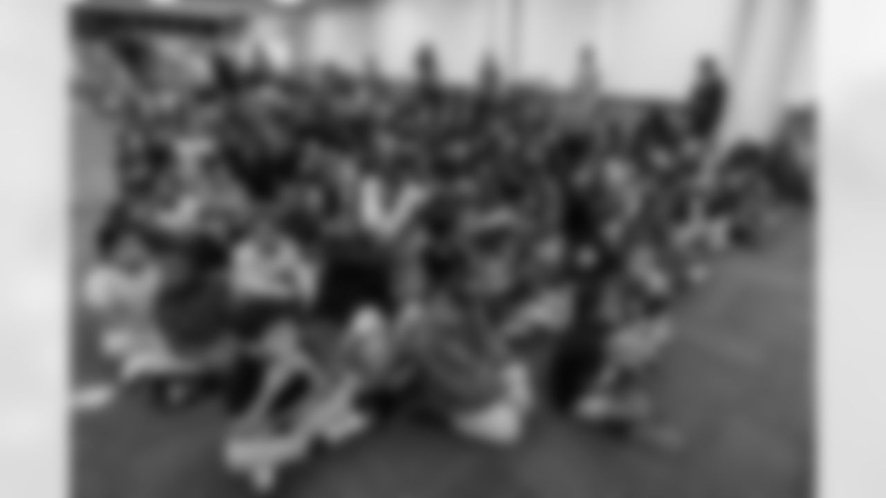 TAMPA, FL - March 03, 2026 - The Tampa Bay Buccaneers and Dr. Seuss Enterprises celebrate National Reading Month at Potter Elementary School. Photo By Doug DeFelice/Tampa Bay Buccaneers