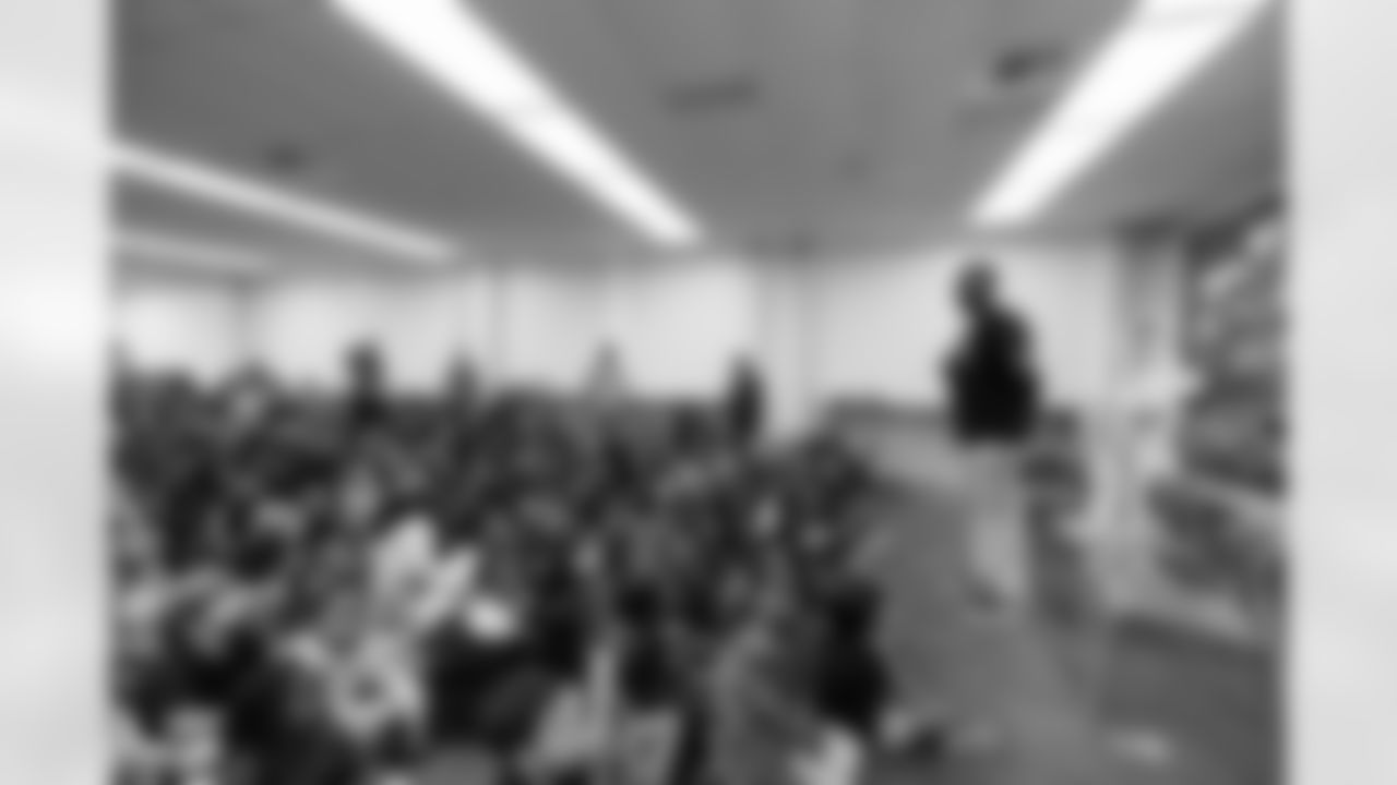 TAMPA, FL - March 03, 2026 - The Tampa Bay Buccaneers and Dr. Seuss Enterprises celebrate National Reading Month at Potter Elementary School. Photo By Doug DeFelice/Tampa Bay Buccaneers